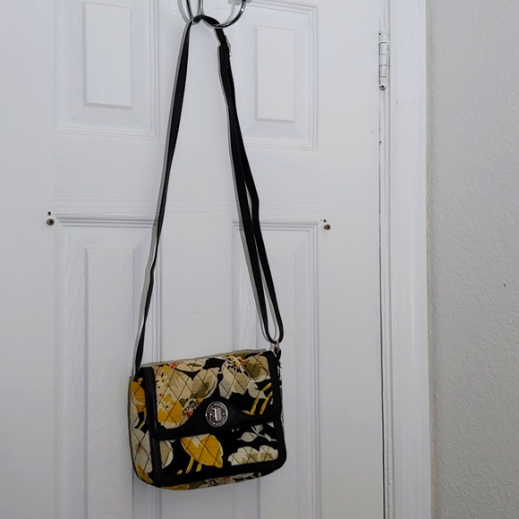 EUC * VERA BRADLEY * BLACK/YELLOW FLORAL HANDBAG * CROSS BODY * ADJUSTABLE STRAP - Picture 4 of 9